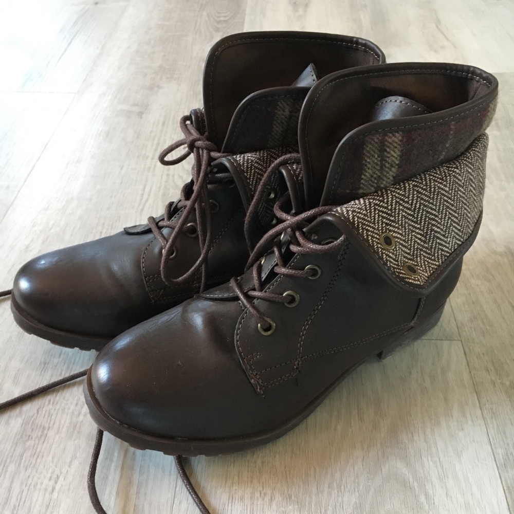 Brown fold top low heal boots ankle cut lace up